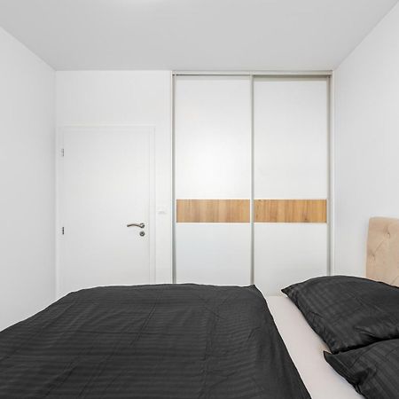 Leo Apartment - Ac & Free Parking براتسيلافا المظهر الخارجي الصورة