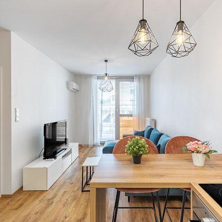Leo Apartment - Ac & Free Parking براتسيلافا المظهر الخارجي الصورة