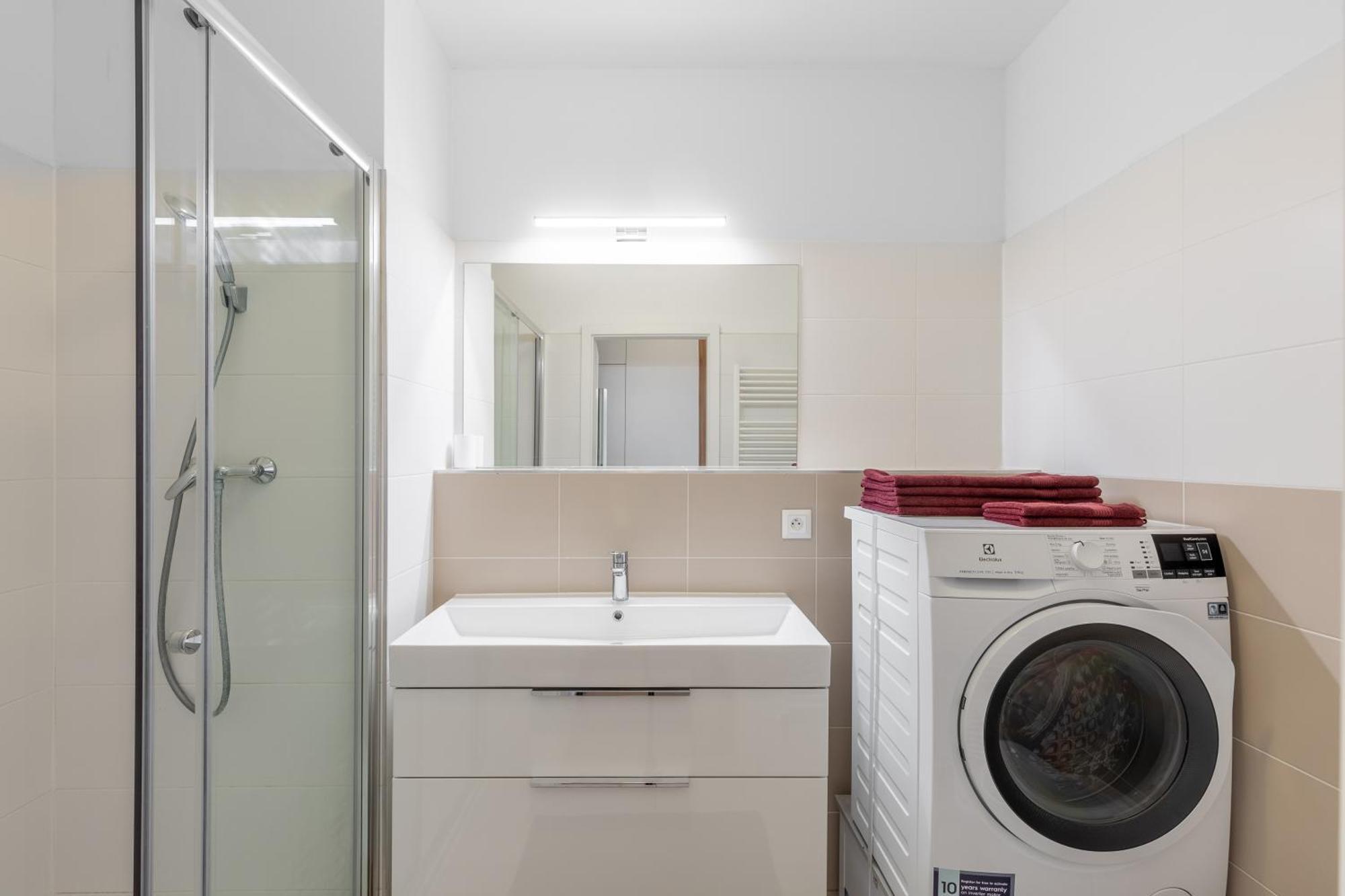 Leo Apartment - Ac & Free Parking براتسيلافا المظهر الخارجي الصورة