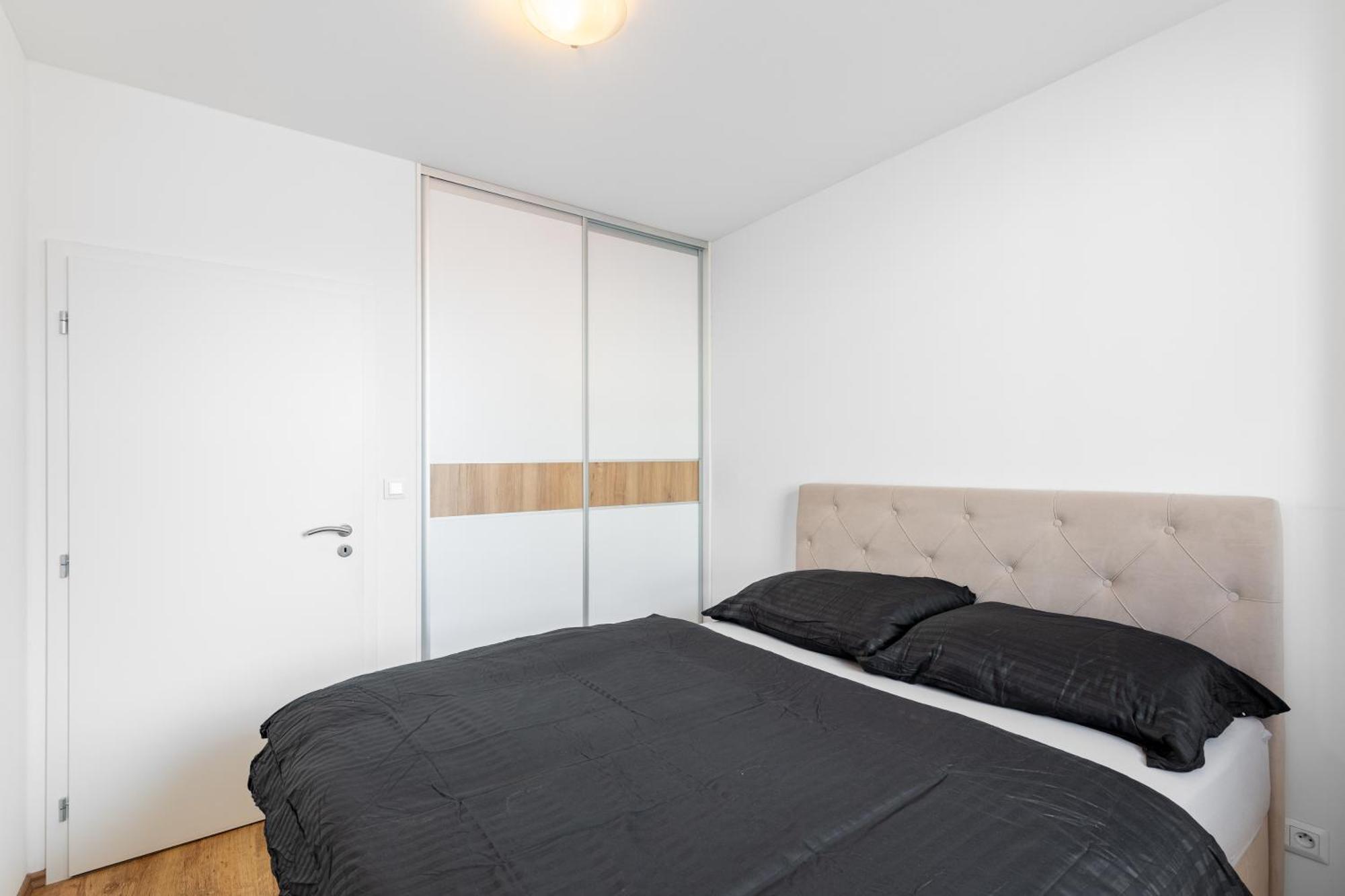 Leo Apartment - Ac & Free Parking براتسيلافا المظهر الخارجي الصورة