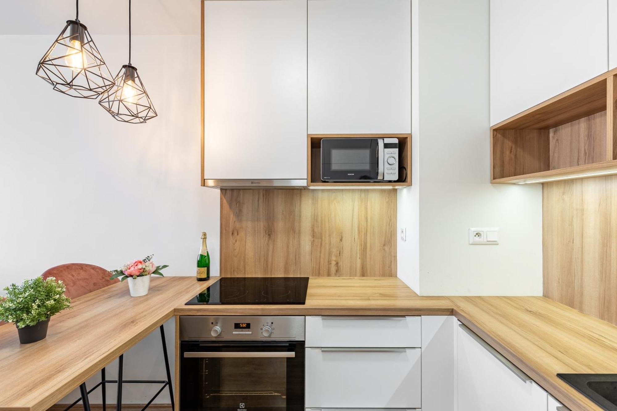 Leo Apartment - Ac & Free Parking براتسيلافا المظهر الخارجي الصورة