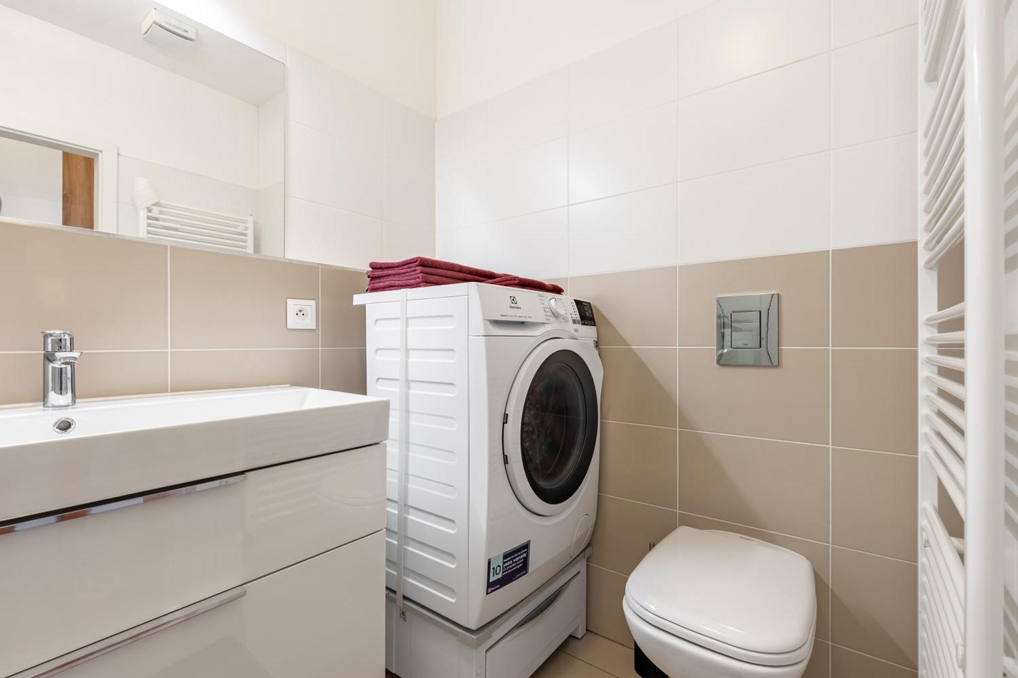 Leo Apartment - Ac & Free Parking براتسيلافا المظهر الخارجي الصورة