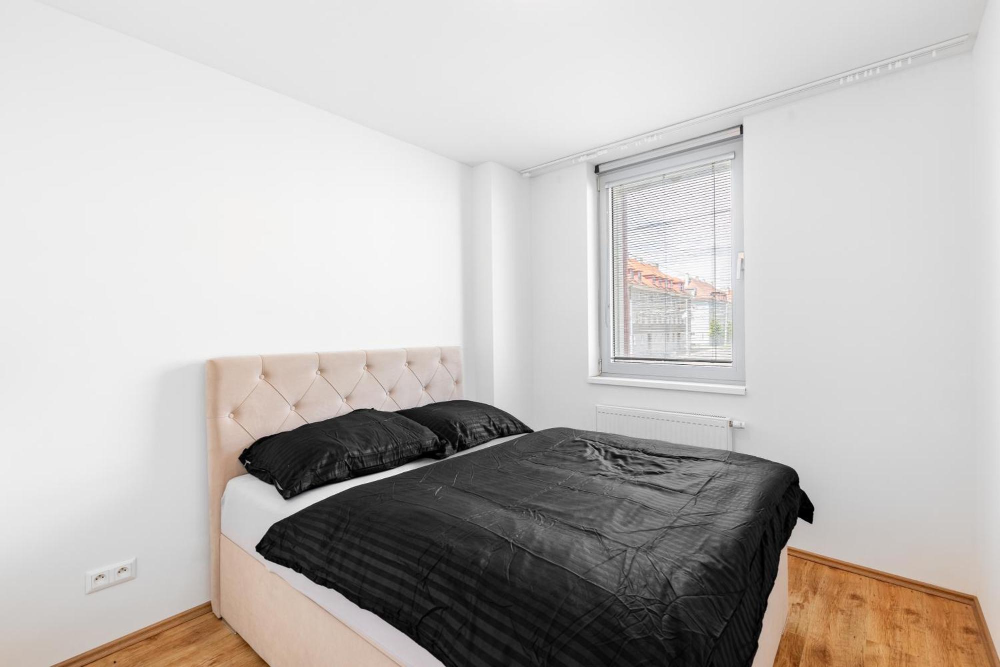Leo Apartment - Ac & Free Parking براتسيلافا المظهر الخارجي الصورة