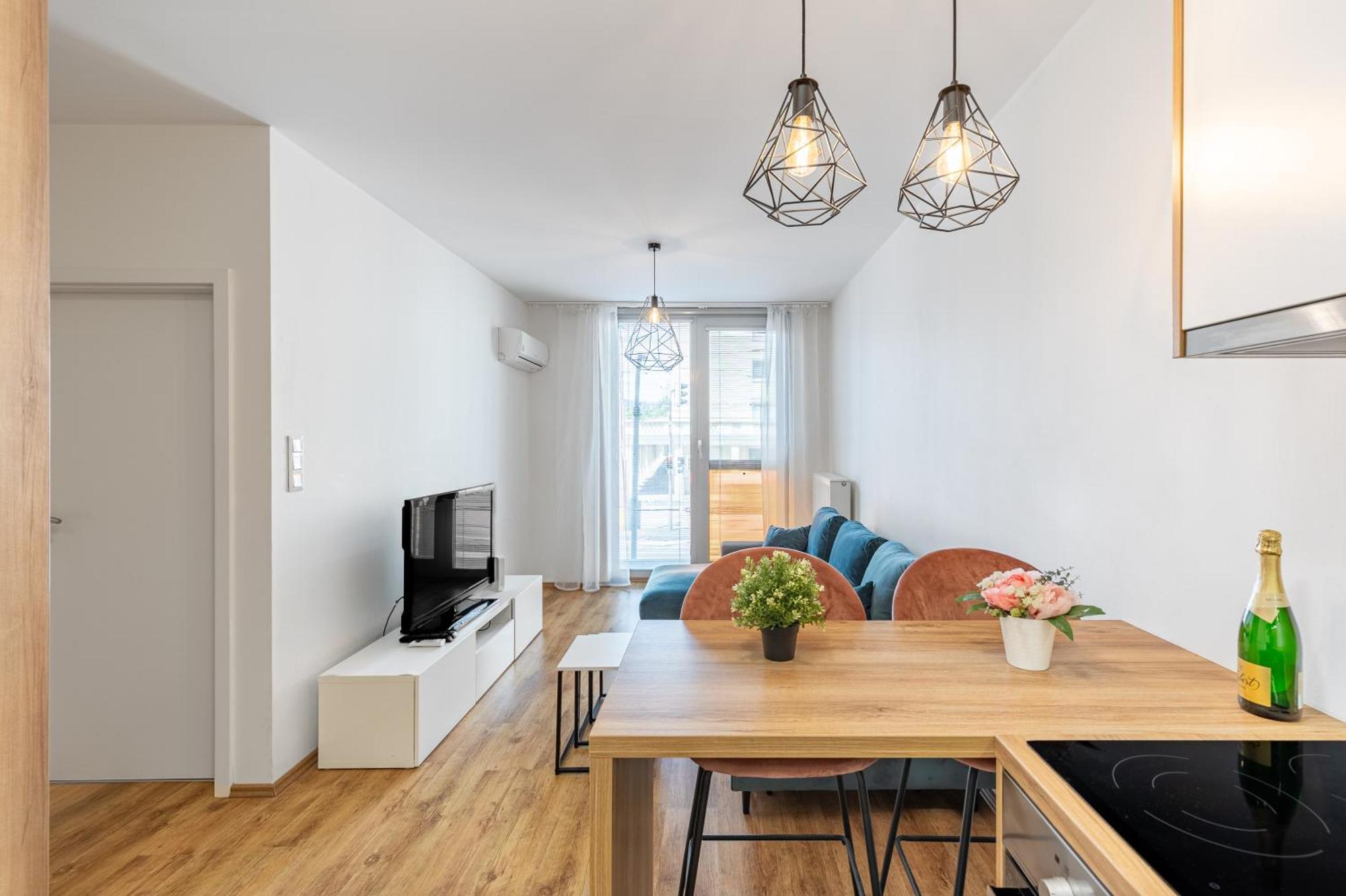 Leo Apartment - Ac & Free Parking براتسيلافا المظهر الخارجي الصورة